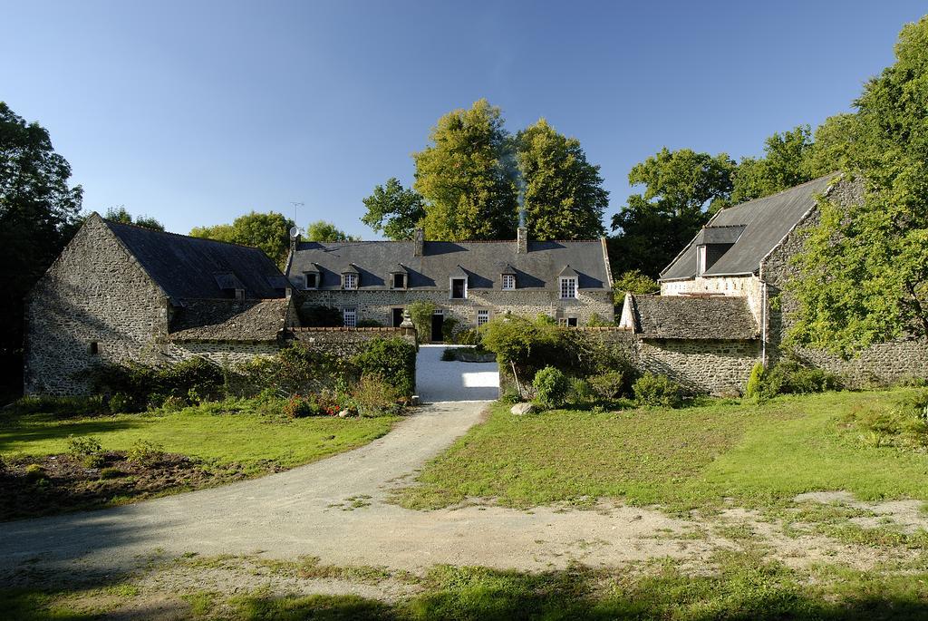 La Grande Sauvagere Bed & Breakfast Saint-Pierre-de-Plesguen Exterior photo